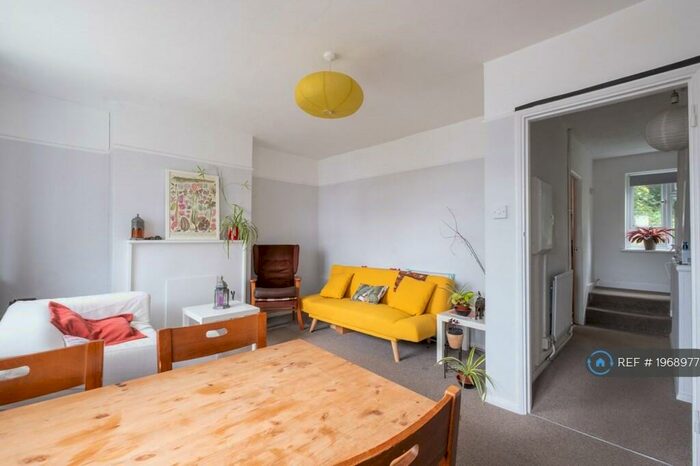 2 Bedroom Maisonette To Rent In Dartmouth Road, London, SE23