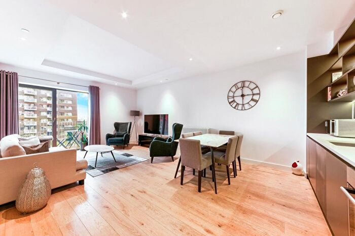 3 Bedroom Flat To Rent In Hercules House, Botanic Square, London, E14