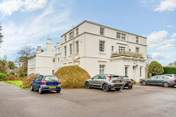 2 Bedroom Flat For Sale In Southlands Lane, Tandridge, RH8