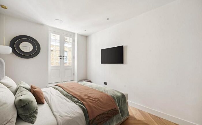 3 Bedroom Mews To Rent In Radnor Mews, Paddington, London, W2