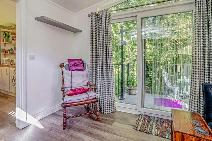 1 Bedroom Park Home For Sale In Mill Gardens, Blackpill, Swansea, SA3