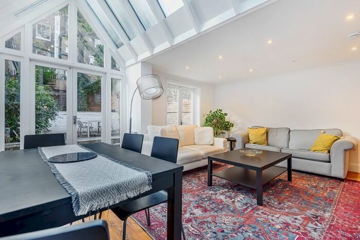 2 Bedroom Flat To Rent In Inverness Terrace, London, W2