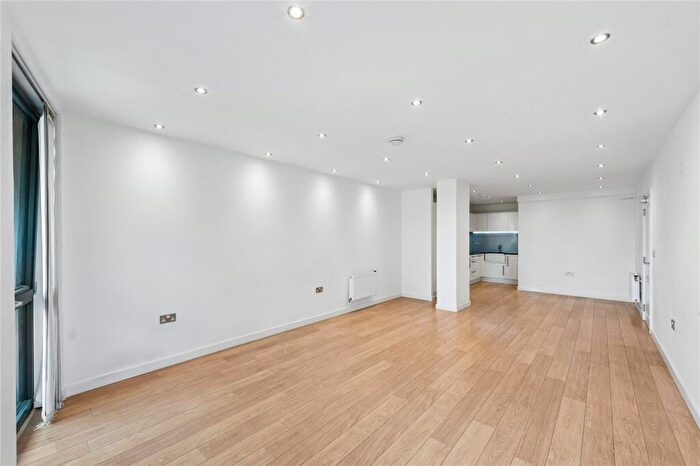 3 Bedroom Apartment To Rent In Eagle Heights, Waterside Way, London, N17