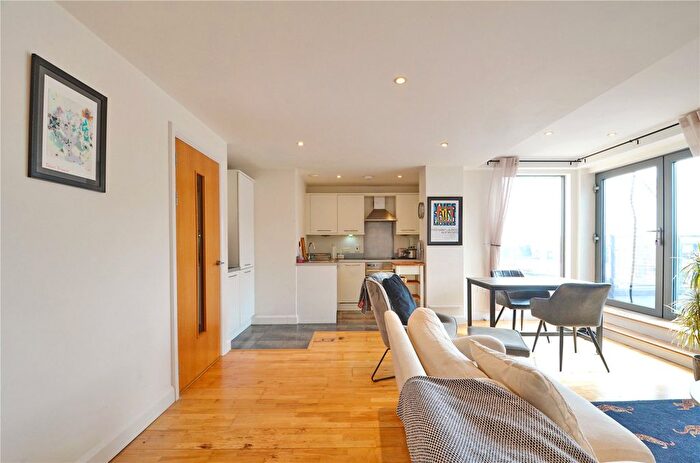 2 Bedroom Flat To Rent In King Square Avenue, Stokes Croft, Bristol, Bristol, BS2