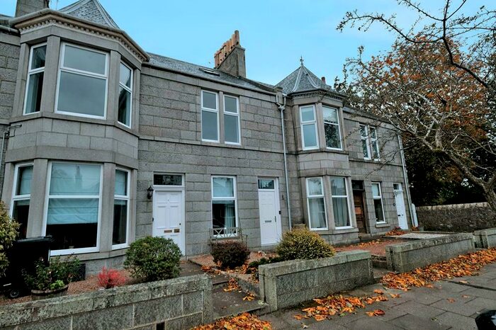 4 Bedroom Flat To Rent In Richmondhill Place, Aberdeen, AB15