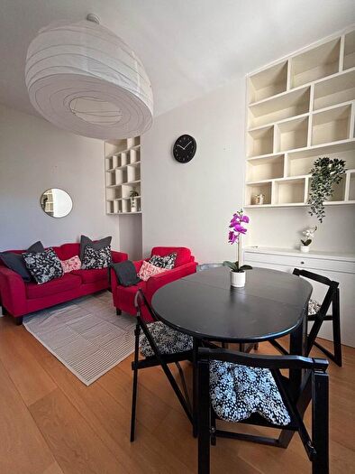 2 Bedroom Flat To Rent In Netherwood Road, London, W14