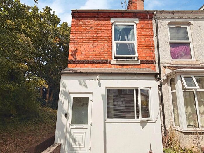 3 Bedroom Terraced House To Rent In St Georges Road, St Georges, Redditch, B98