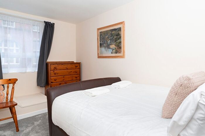 2 Bedroom Flat To Rent In Causewayside, Edinburgh ., EH9