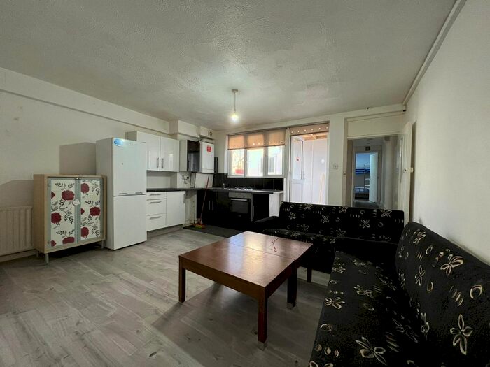 2 Bedroom Flat To Rent In Plashet Road, London E13