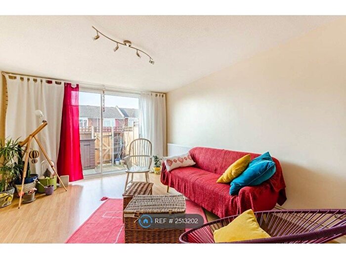 2 Bedroom Terraced House To Rent In Dallas Road, London, SE26