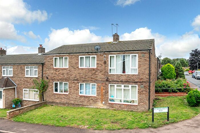 2 Bedroom Flat For Sale In Datchworth Turn, Leverstock Green, Hemel Hempstead, HP2