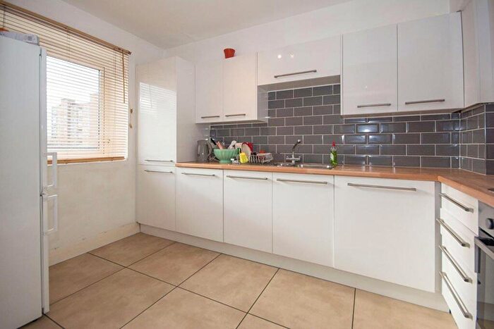 1 Bedroom Flat To Rent In Park South, Austin Road, SW11