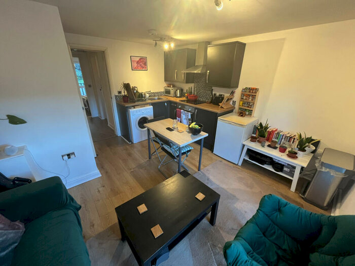 2 Bedroom Apartment To Rent In Meanwood Road, Leeds, LS7