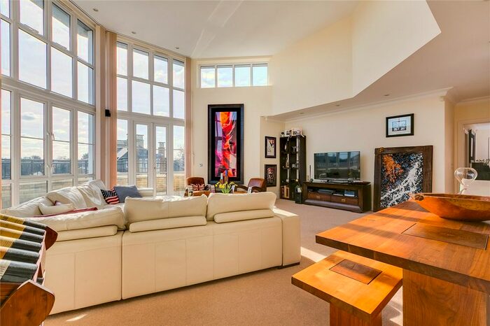 3 Bedroom Flat To Rent In Juniper House, Melliss Avenue, TW9