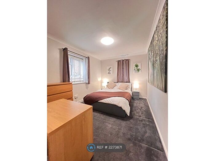 3 Bedroom Flat To Rent In West Dulwich, London, SE21