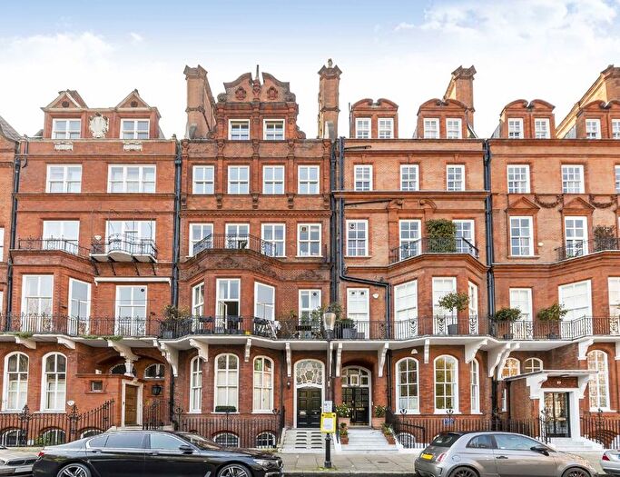 2 Bedroom Flat To Rent In Cadogan Square, Chelsea, SW1X