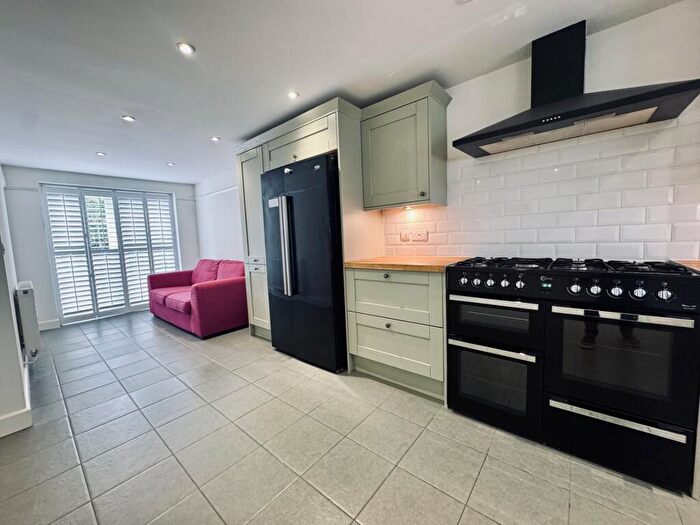 5 Bedroom Detached House To Rent In The Street, Bramley, RG26