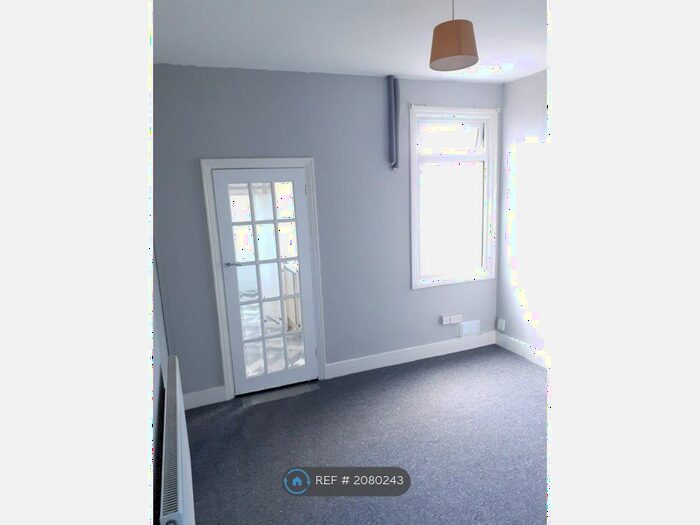 2 Bedroom Terraced House To Rent In Butlin Road, Luton, LU1