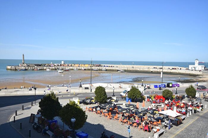 1 Bedroom Flat For Sale In The Parade, Margate, Kent, CT9