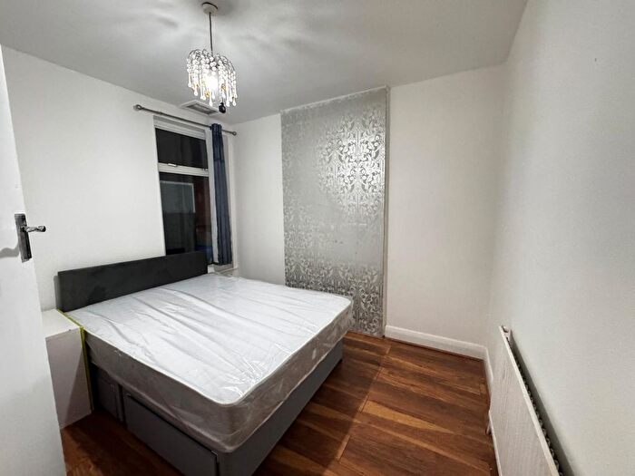 4 Bedroom Flat To Rent In Kenton Road, Kenton, HA3