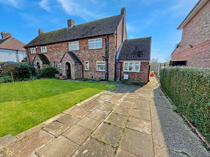 3 Bedroom Semi-Detached House To Rent In Elmtree Avenue, Cockernhoe, Luton, Hertfordshire, LU2