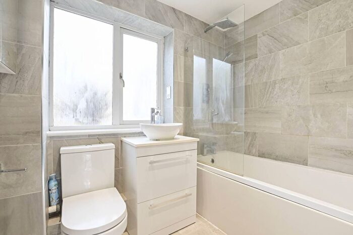 1 Bedroom Flat To Rent In Brixton Station Road, Brixton, London, SW9