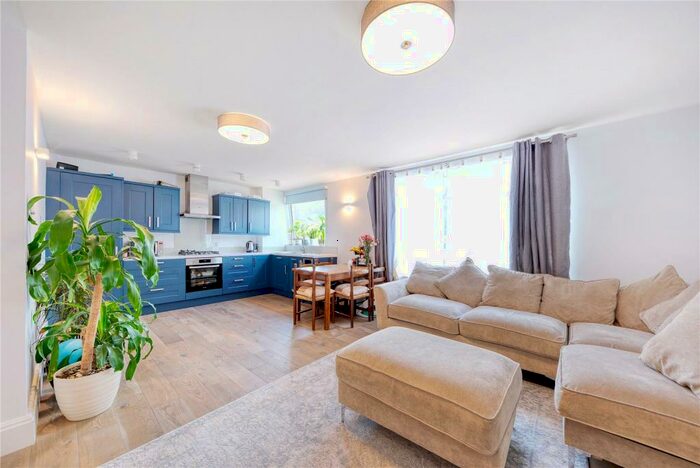 2 Bedroom Apartment To Rent In Rodwell Court, Hersham Road, Walton-on-Thames, Surrey, KT12
