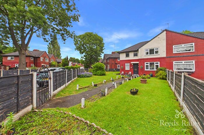 3 Bedroom Semi-Detached House For Sale In Tootal Drive, Salford, Greater Manchester, M6