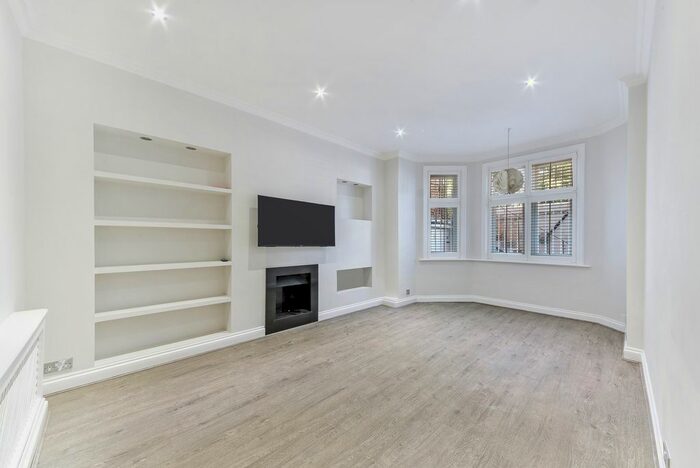 2 Bedroom Flat To Rent In Lennox Gardens, London, SW1X