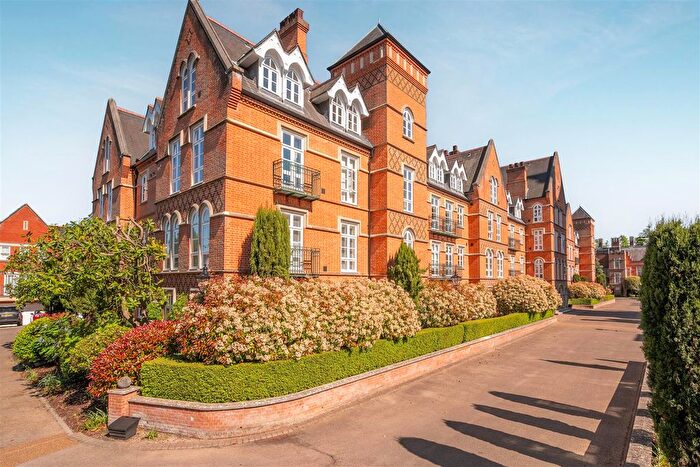 2 Bedroom Flat To Rent In Holloway Drive, Virginia Water, GU25