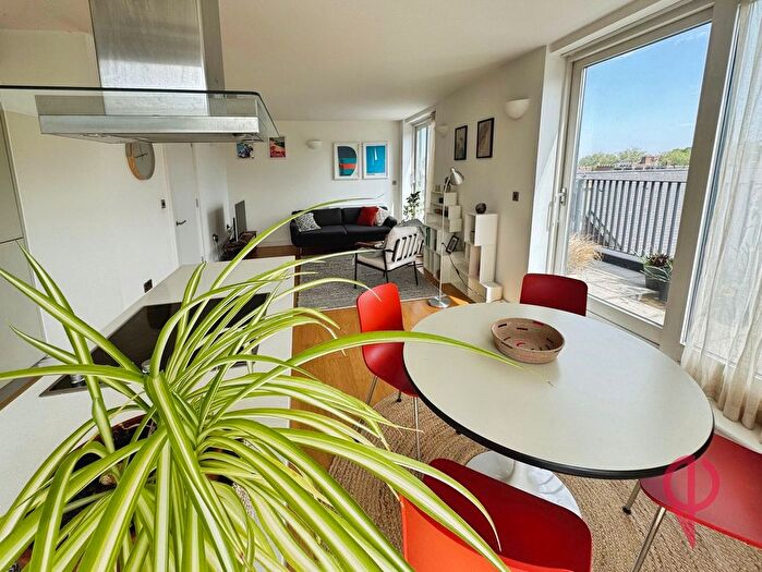 2 Bedroom Flat To Rent In Kitchener House, London, SE18