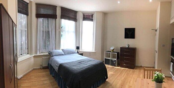 1 Bedroom Flat To Rent In Brondesbury Road, NW6