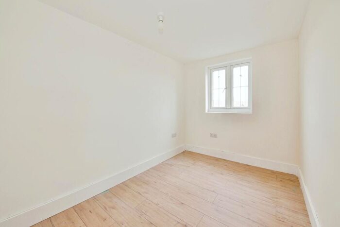 2 Bedroom Flat To Rent In Belgrave Road, IG1