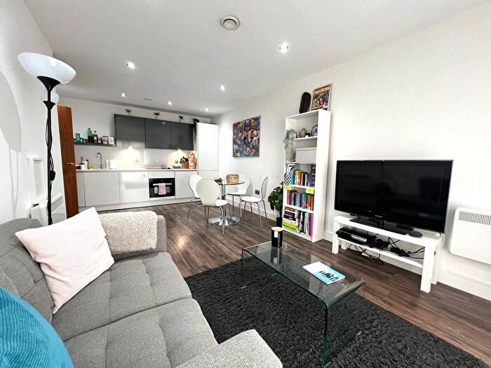 2 Bedroom Flat To Rent In Parade, Birmingham, West Midlands, B1