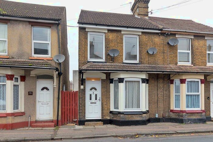 3 Bedroom Link Detached House To Rent In Chalkwell Road, Sittingbourne, Kent, ME10