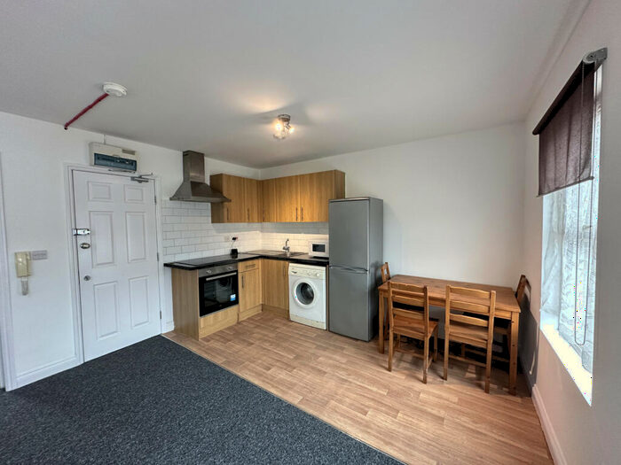 1 Bedroom Flat To Rent In Green Lane, Ilford, Essex, IG1
