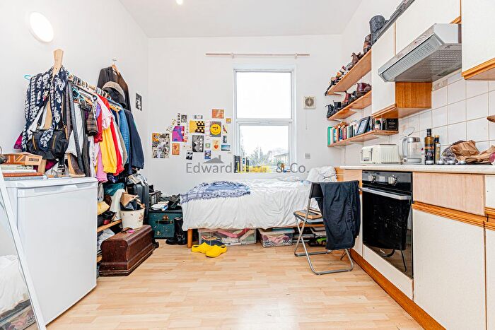 Studio To Rent In Rowhill Road, London, E5