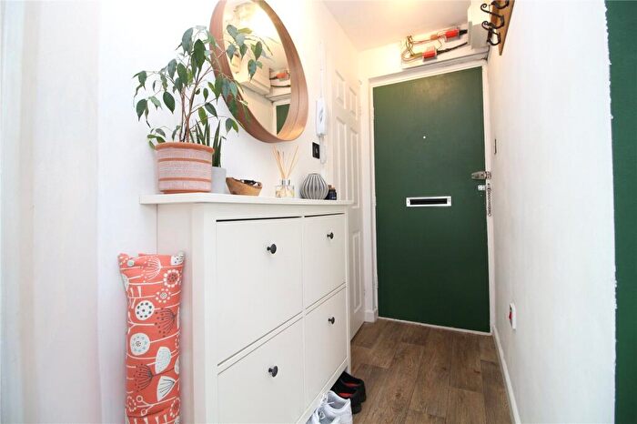 1 Bedroom Apartment For Sale In Eastlands, New Milton, Hampshire, BH25
