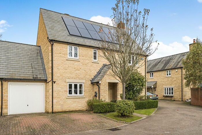 4 Bedroom Link Detached House For Sale In Yarnton, Kidlington, OX5
