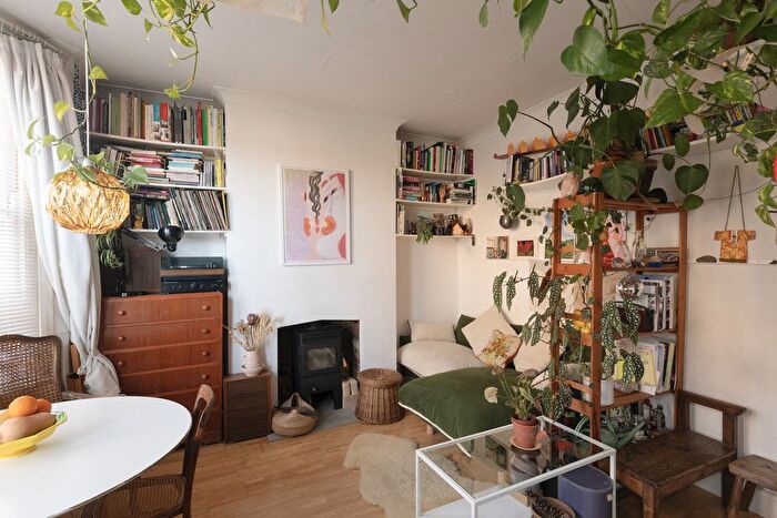 2 Bedroom Flat For Sale In Coleman Road, London, SE5