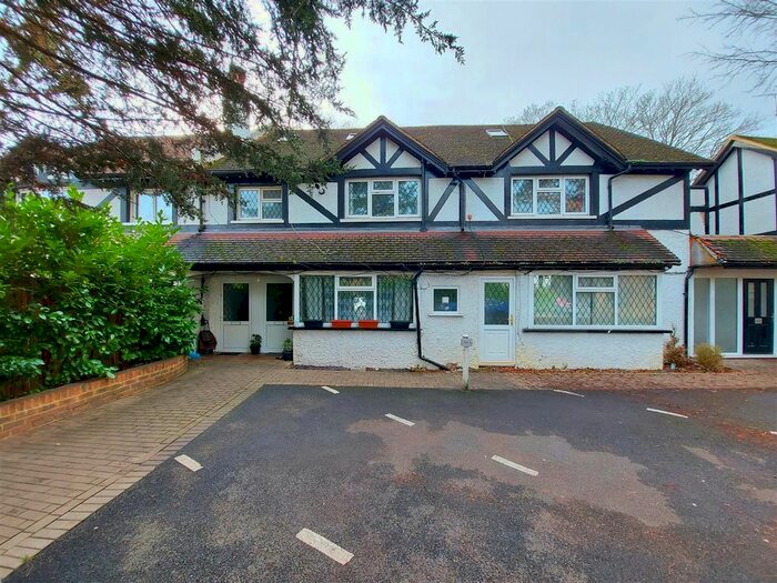 3 Bedroom Flat To Rent In Foxley Lane, Purley CR8