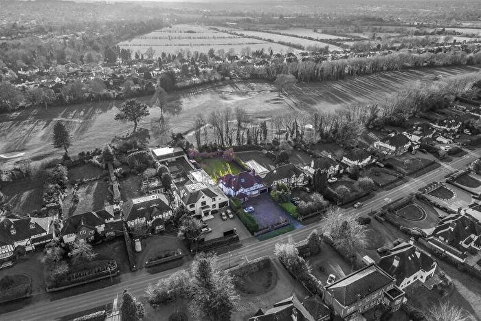 5 Bedroom Detached House For Sale In Banstead Road, Banstead, SM7