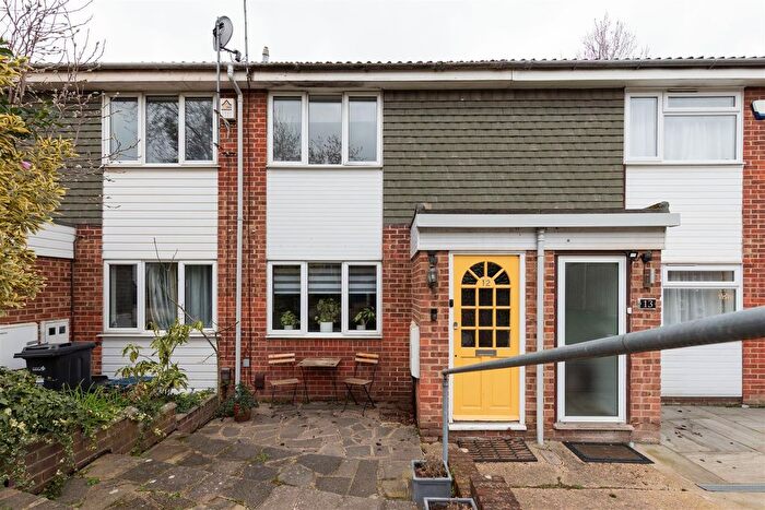 2 Bedroom Property For Sale In Scoter Close, Woodford Green, IG8