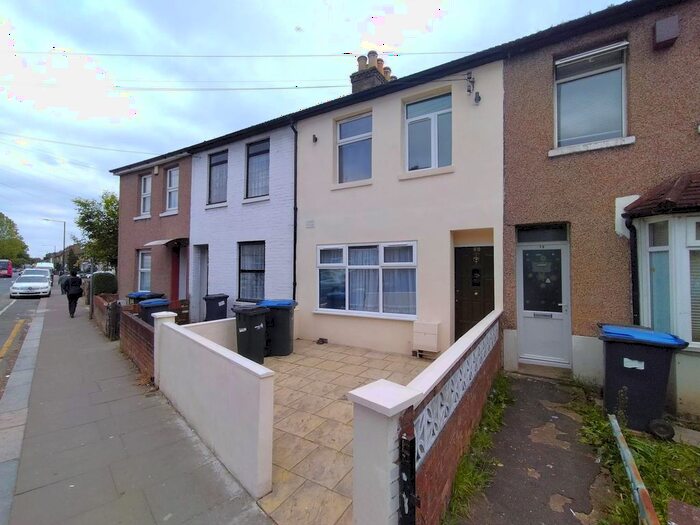 3 Bedroom Property To Rent In Town Road, Edmonton, N9