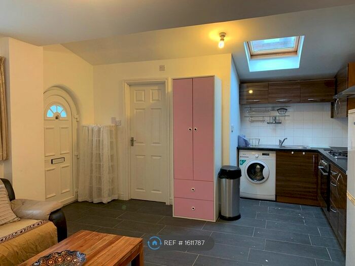 Studio To Rent In Widney Lane, Solihull, B91