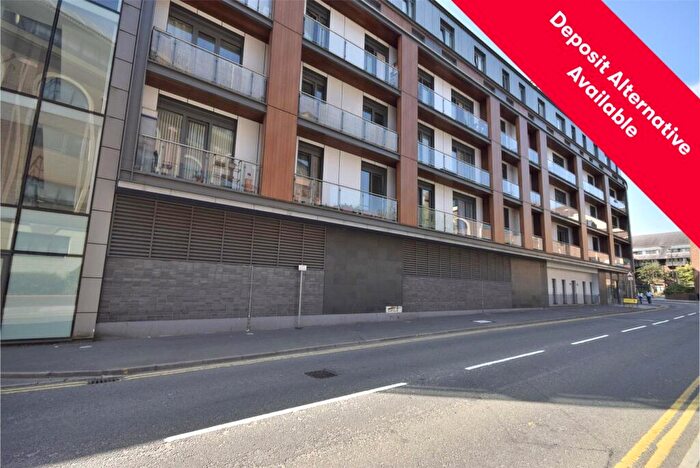 2 Bedroom Apartment To Rent In Queensway, Redhill, Surrey, RH1