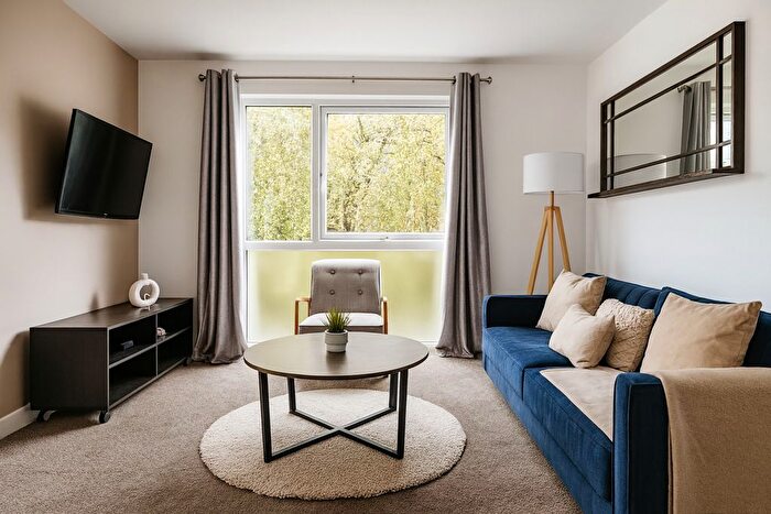 2 Bedroom Flat To Rent In Ravensmede Way, London, W4