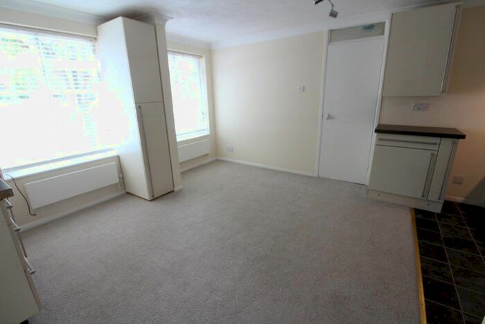 1 Bedroom Flat To Rent In Waverley Road, Enfield, EN2