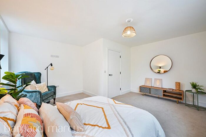 3 Bedroom End Of Terrace House For Sale In Bradmore Way, Coulsdon, CR5