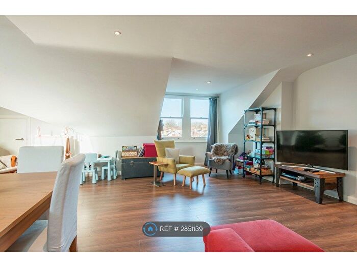 3 Bedroom Flat To Rent In Brondesbury Road, London, NW6